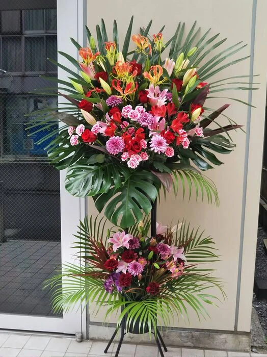 画像17417：情熱のレッドの花達は大切な方への架け橋になります