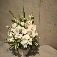 画像2410：高級感なホワイト系スタンド花2段