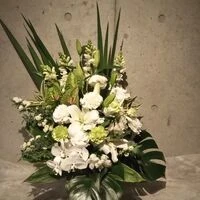画像2412：高級感なホワイト系スタンド花2段
