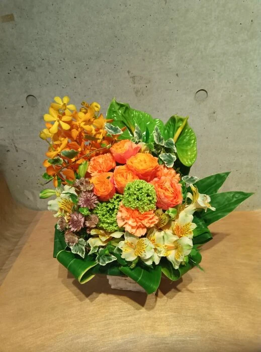 画像3096：高級感なホワイト系スタンド花2段