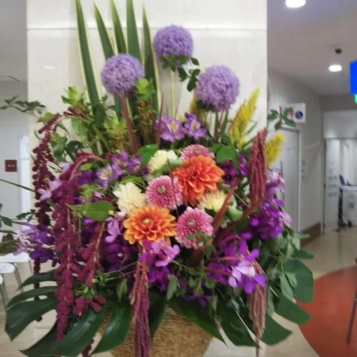 画像4265：個性的にロビーの定期装花！