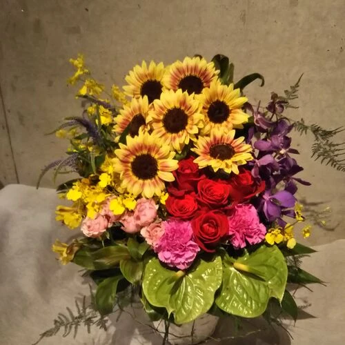 画像4269：夏の花贈りはヒマワリが活躍!!